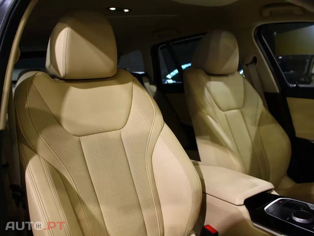 BMW 320 e Line Luxury Auto