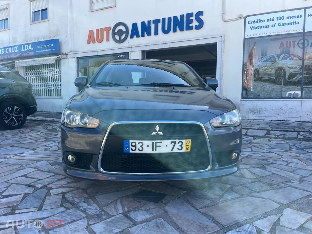 Mitsubishi Lancer 1.5 Invite
