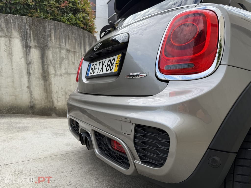 MINI Cooper John Cooper Works Auto Desportiva