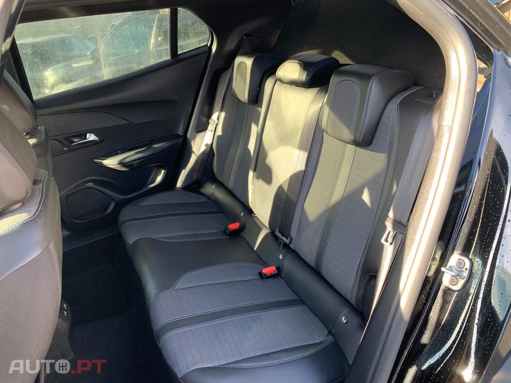 Peugeot 2008 1.5 BlueHDi Allure EAT8