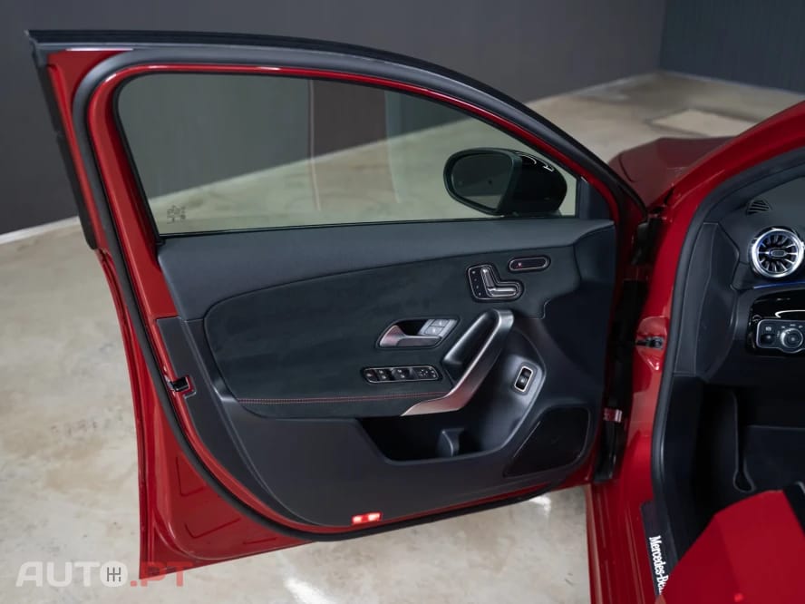 Mercedes-Benz A 250 e AMG Line