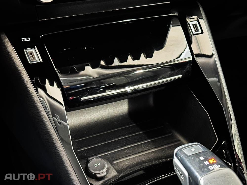 Peugeot E-2008 50 kWh Allure Pack