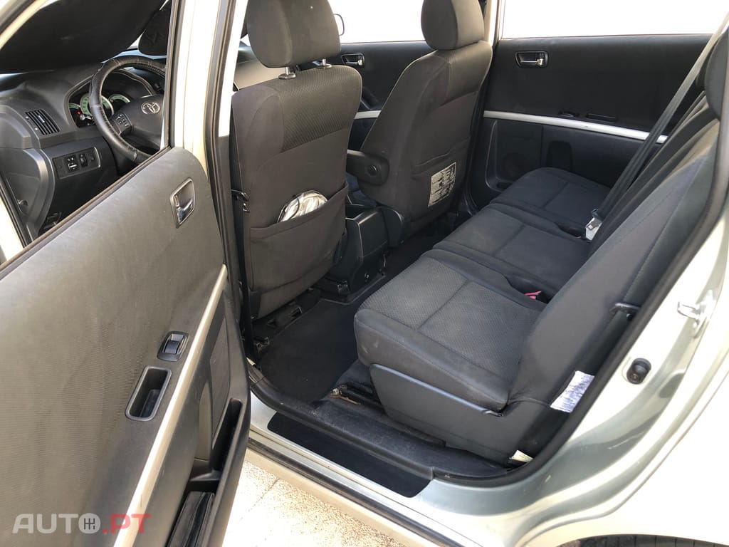 Toyota Corolla Verso D-4D 7 Lugares