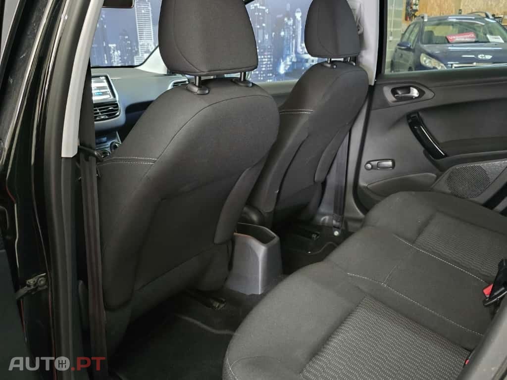 Peugeot 208 82 VTI Style
