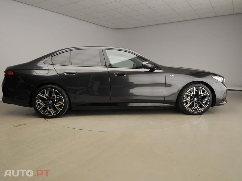BMW i5 eDrive40