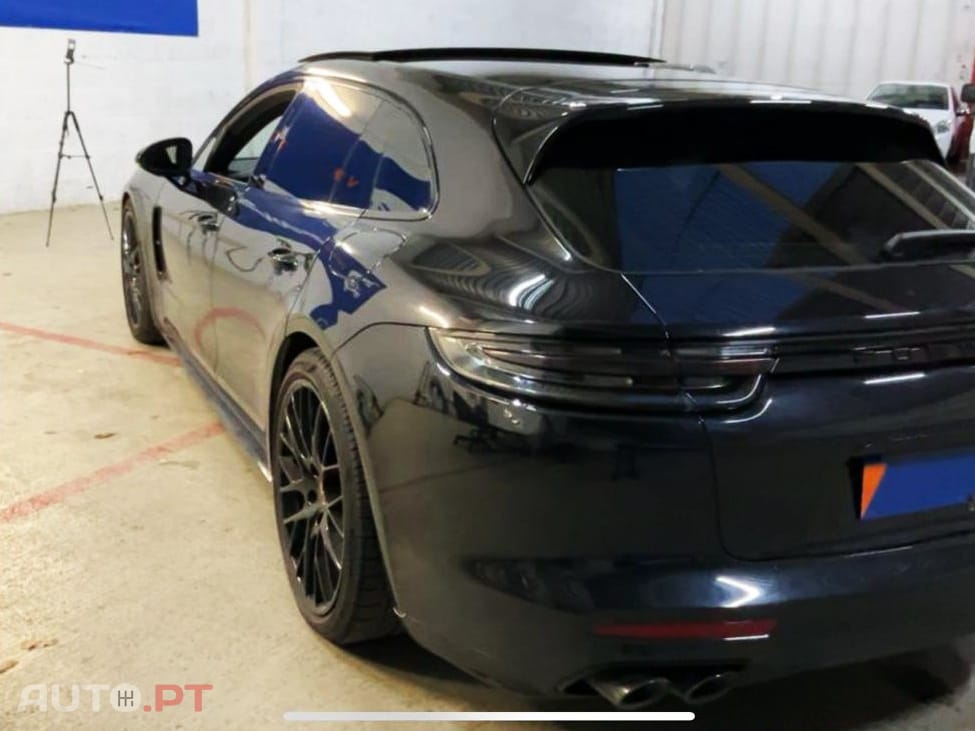 Porsche Panamera 4 E-Hybrid