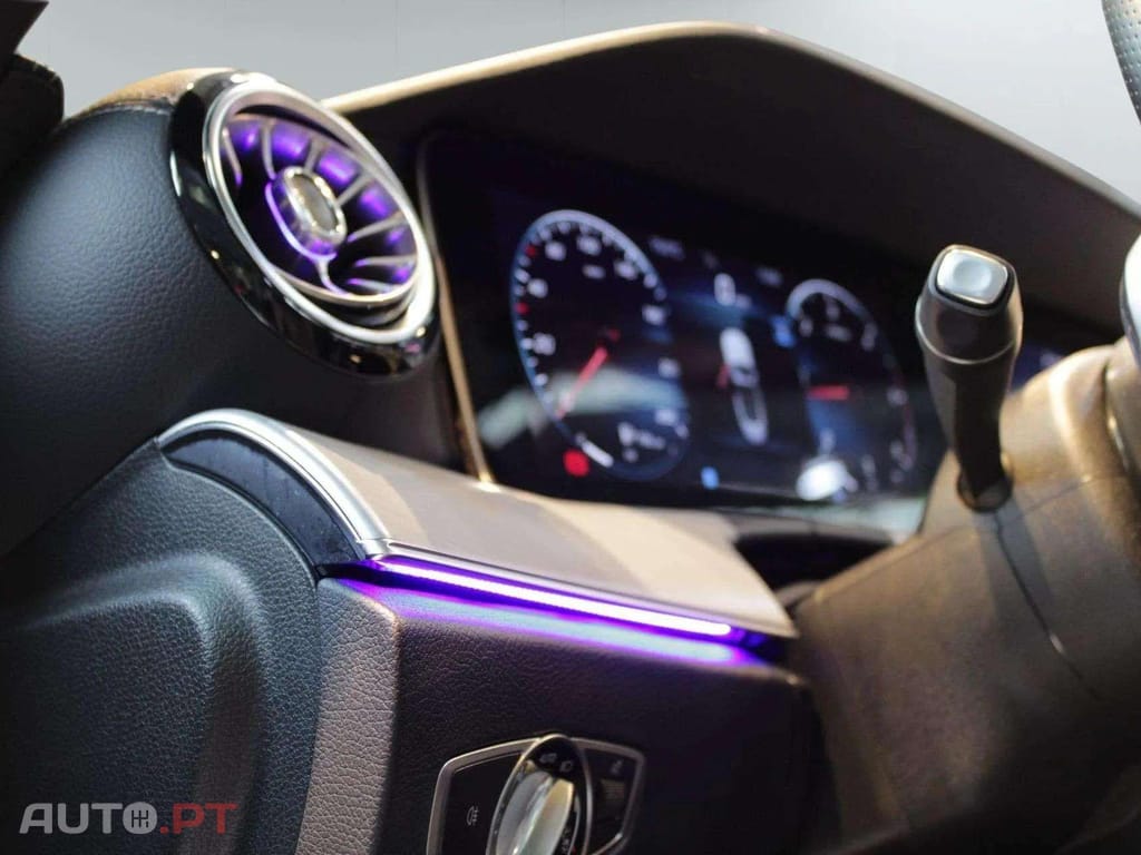 Mercedes-Benz E 220 AMG LINE