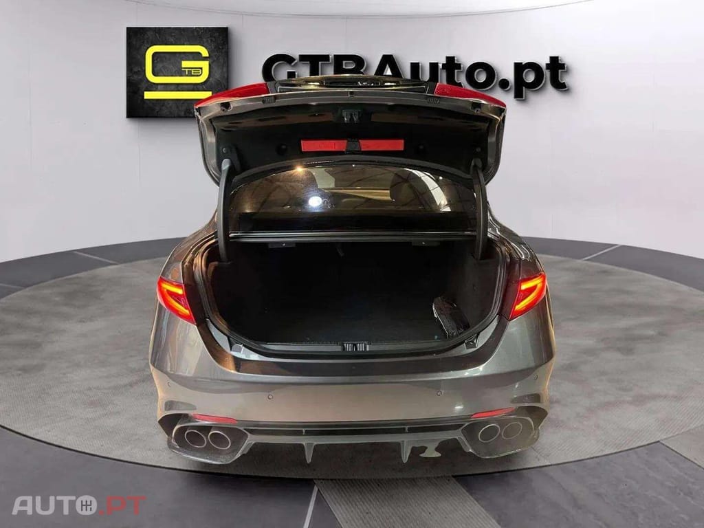 Alfa Romeo Giulia Quadrifoglio bi-turbo 510cv