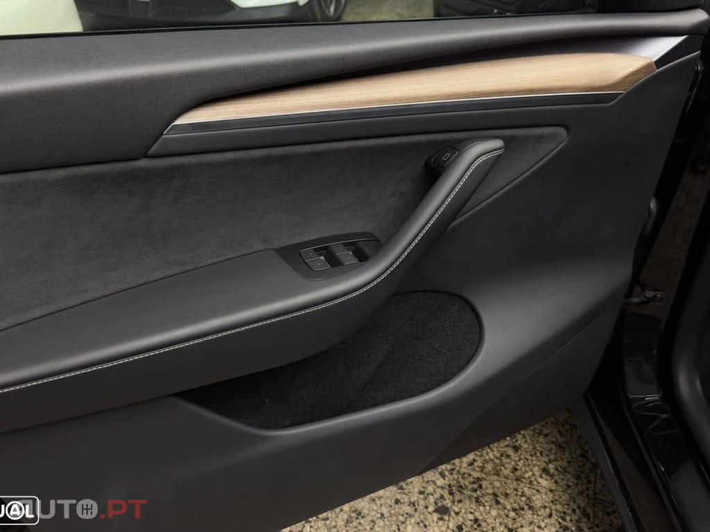 Tesla Model Y RWD