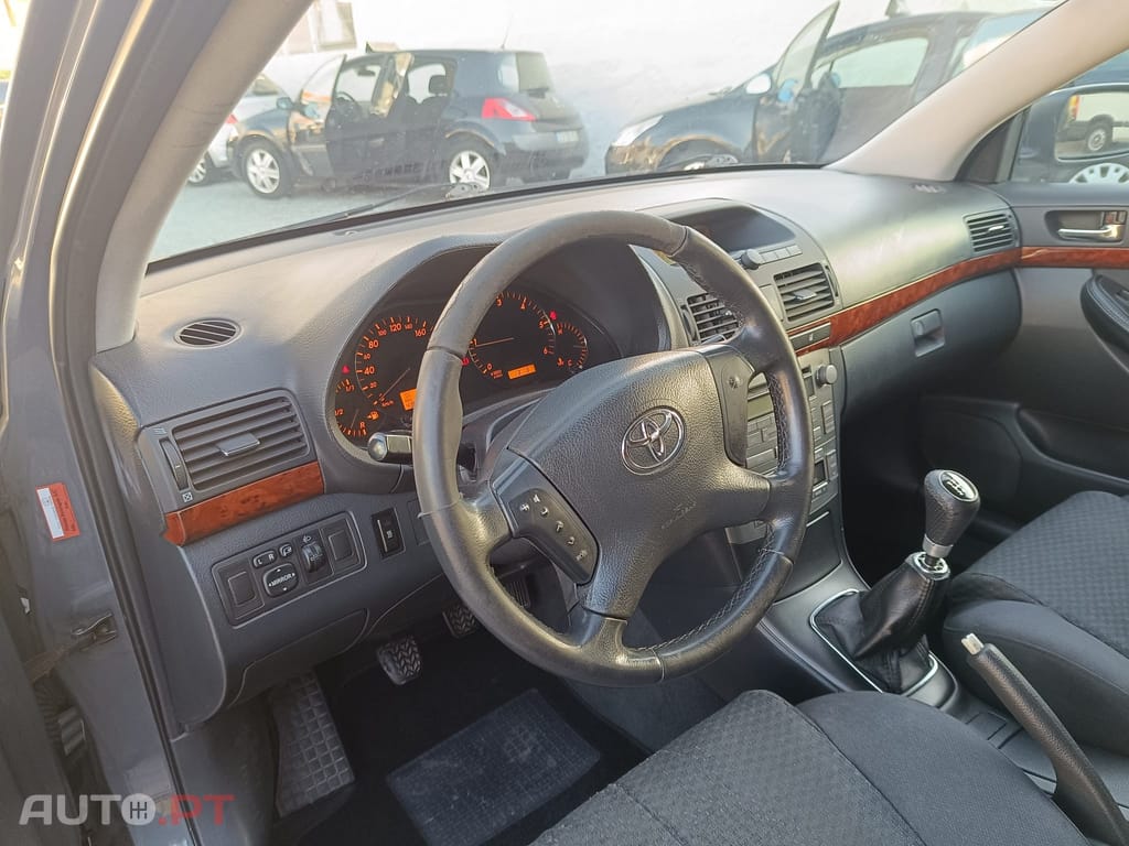 Toyota Avensis LB 2.0 D-4D Sol