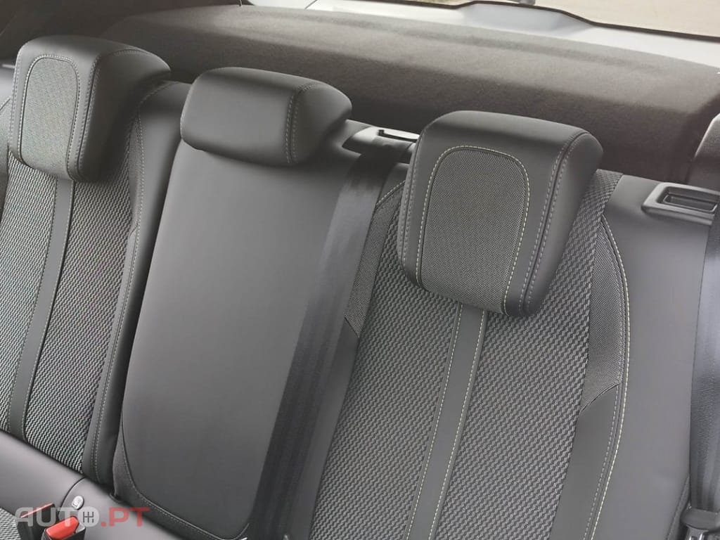 Peugeot E-2008 54 kWh GT