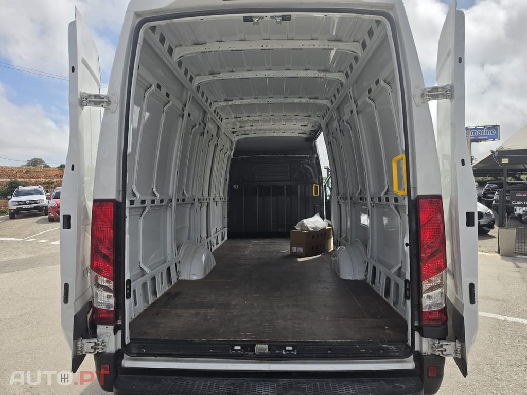 Iveco Daily 2.3D 35S16 Longa