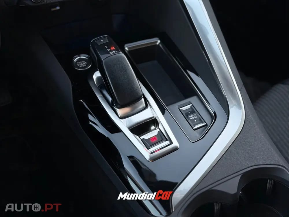 Peugeot 3008 1.6 Hybrid Allure e-EAT8