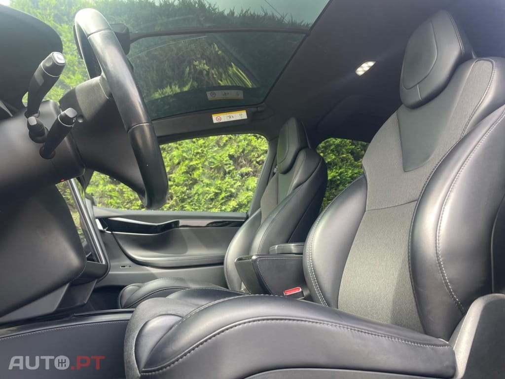 Tesla Model X 75D