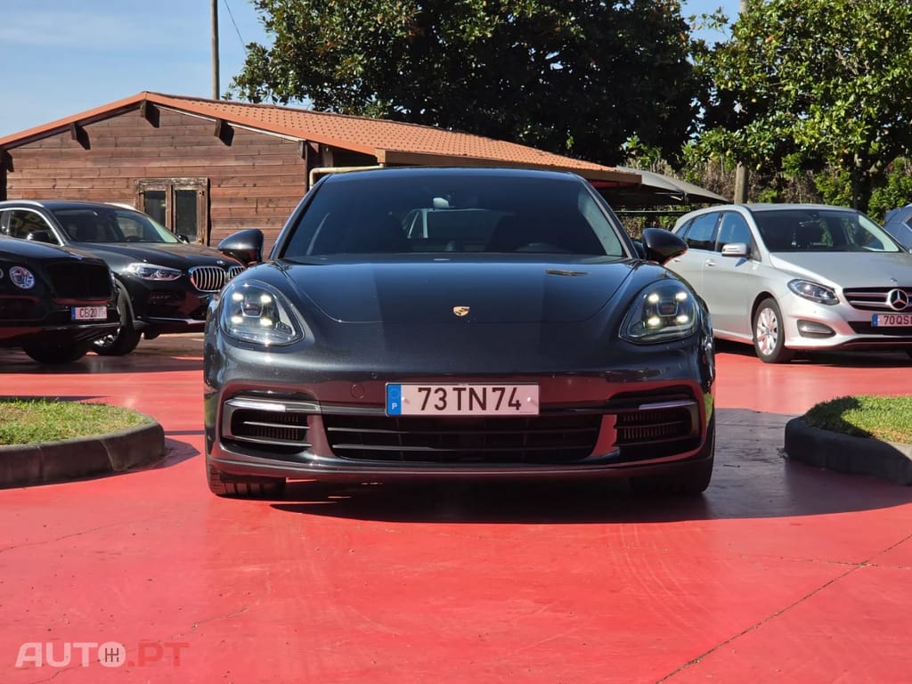 Porsche Panamera 4 E-Hybrid