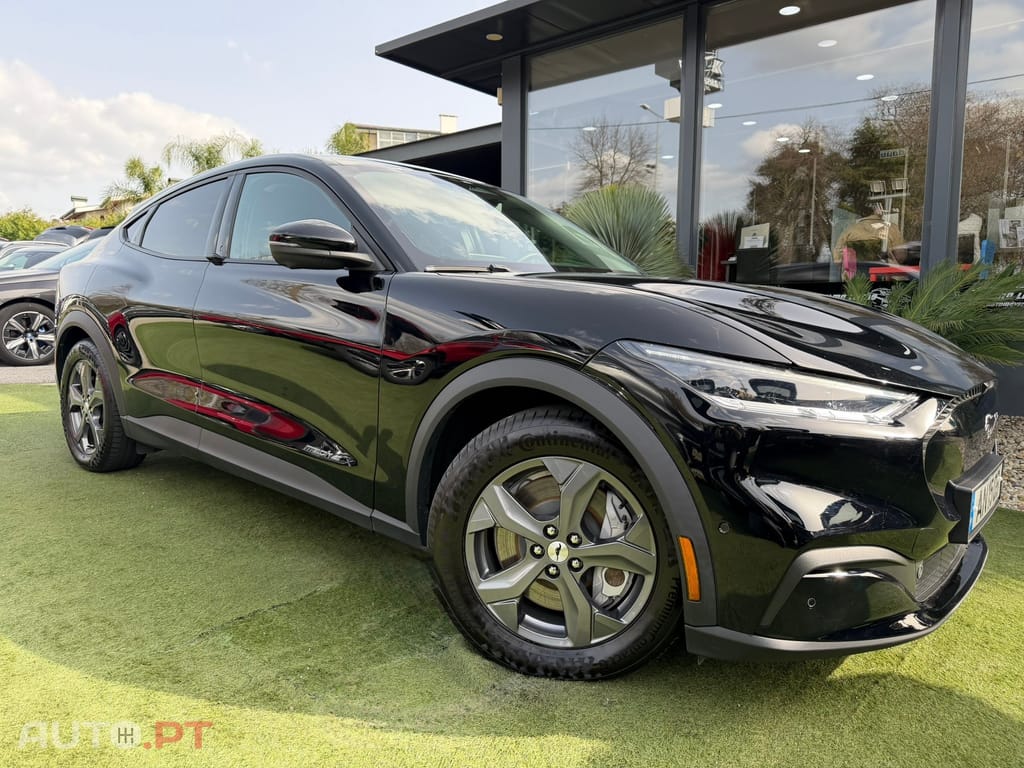 Ford Mustang Mach-E Alargada