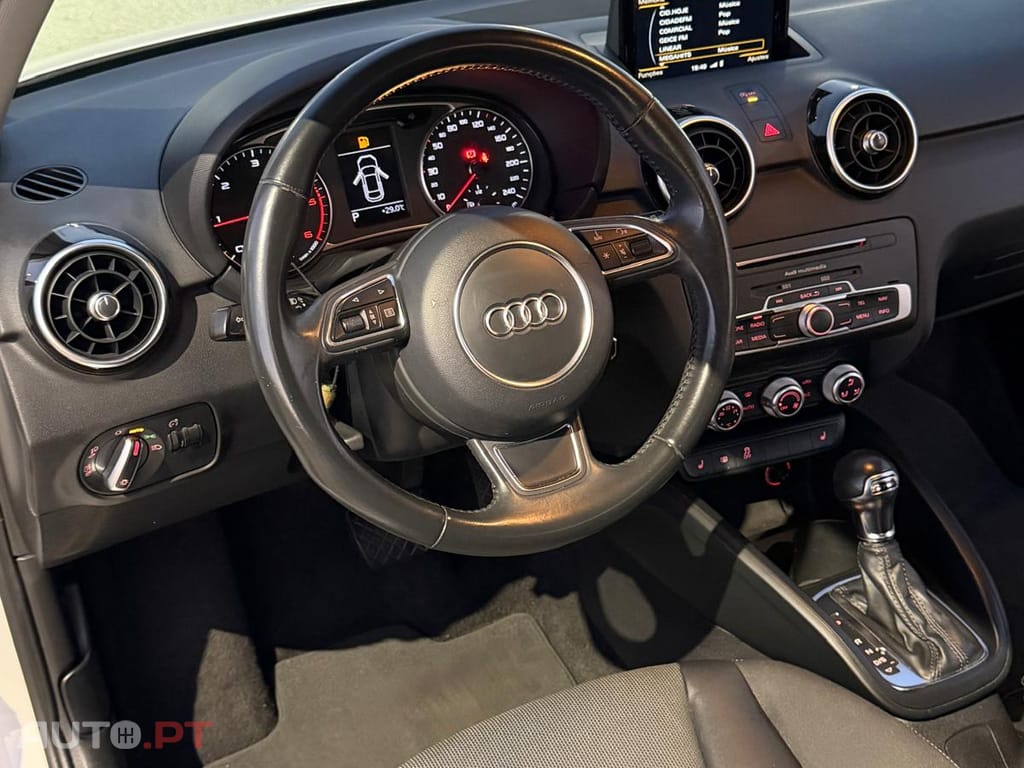 Audi A1 1.4 TDI (caixa automática 7 veloc)