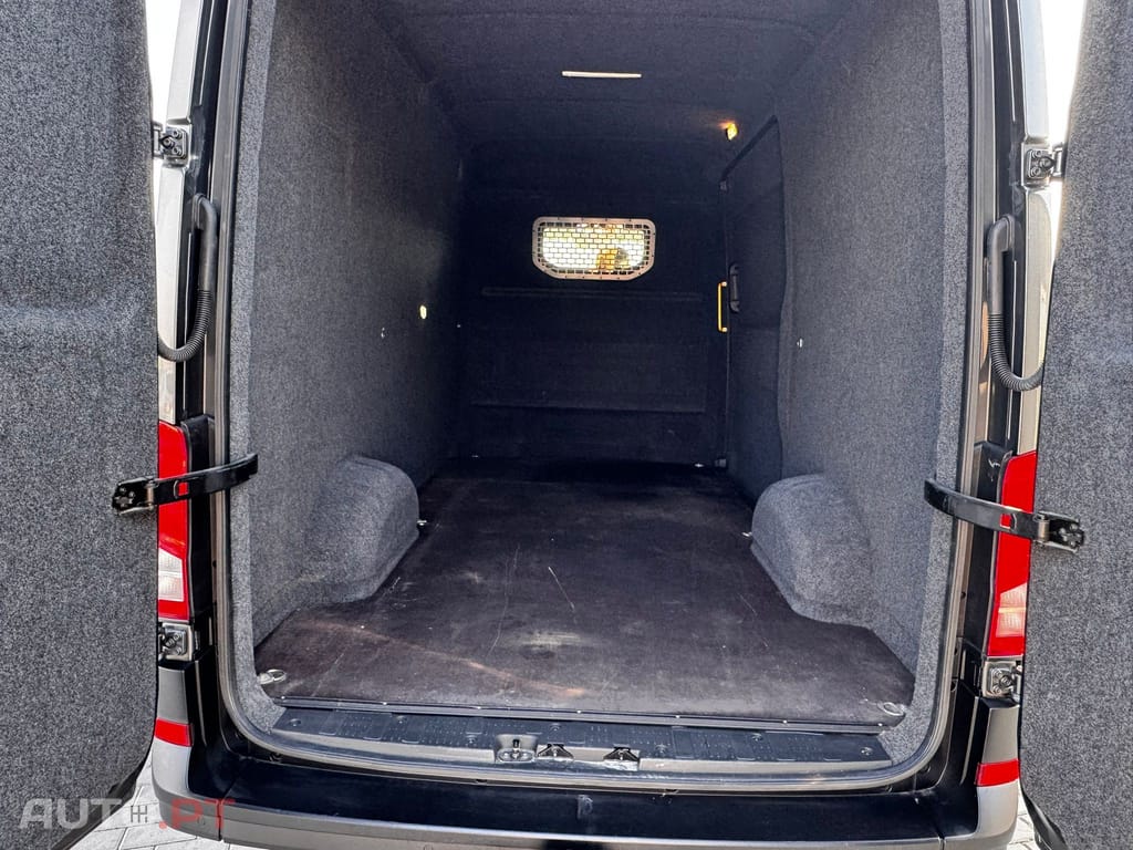 Volkswagen Crafter 35 2.0 TDI L3H3 Aut.