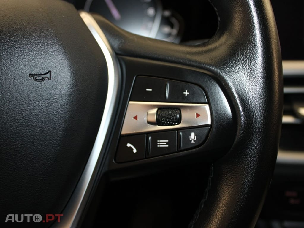 BMW 330 TOURING PLUG-IN ADVANTAGE I.V.A DEDUTÍVEL