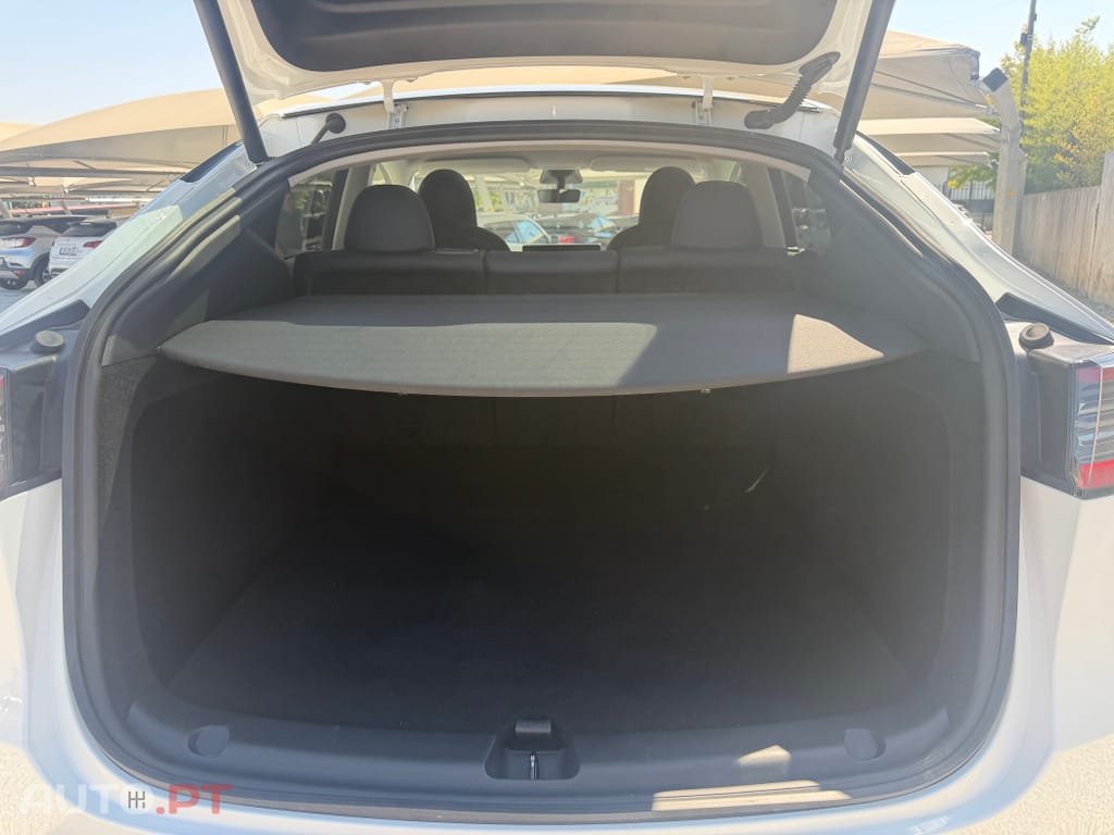 Tesla Model Y Long Range Dual Motor AWD