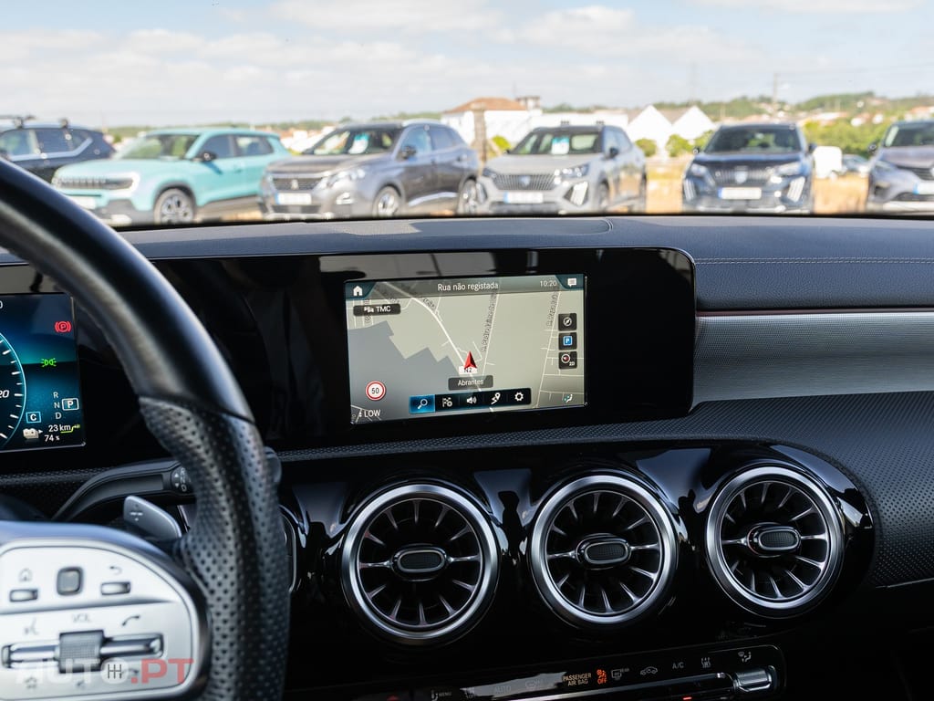 Mercedes-Benz A 250 e 8G-DCT AMG Line — fotografia 19