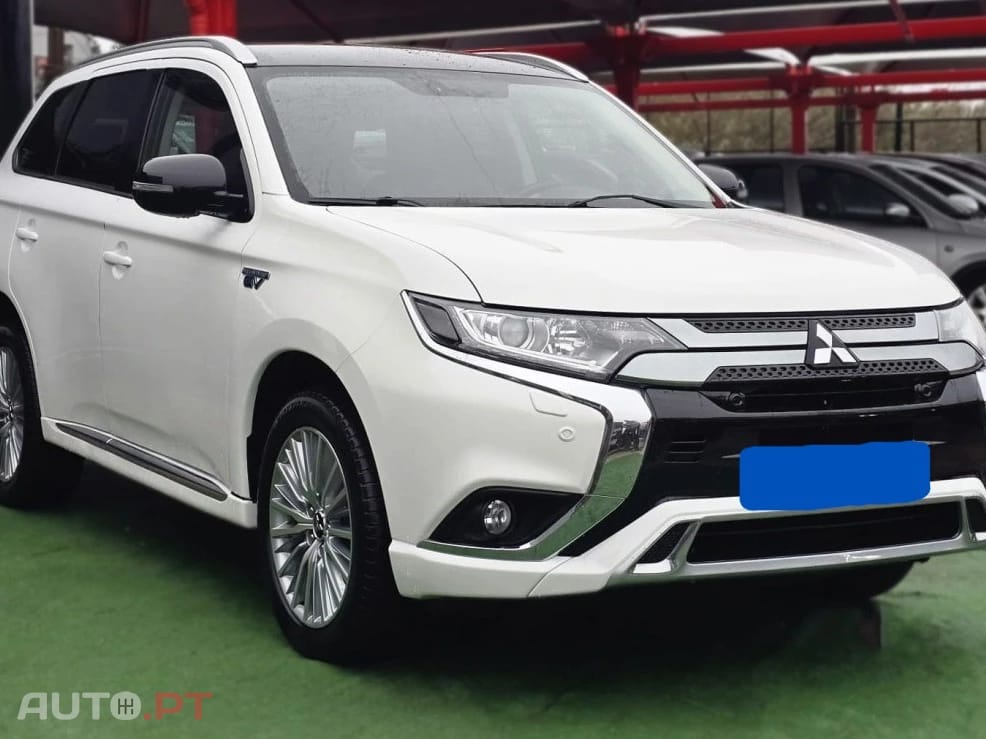 Mitsubishi Outlander 2.4L PHEV TWIN MOTOR 4WD INVITE