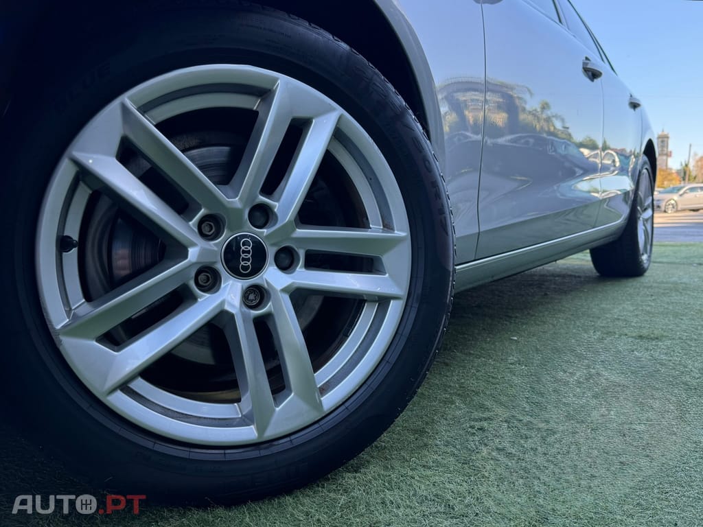 Audi A4 Avant 30 TDI Advanced S tronic