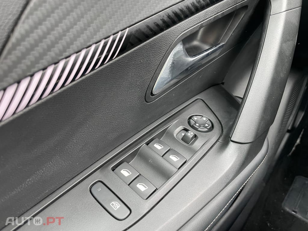 Peugeot 2008 1.2 Hybrid Allure e-DCS6