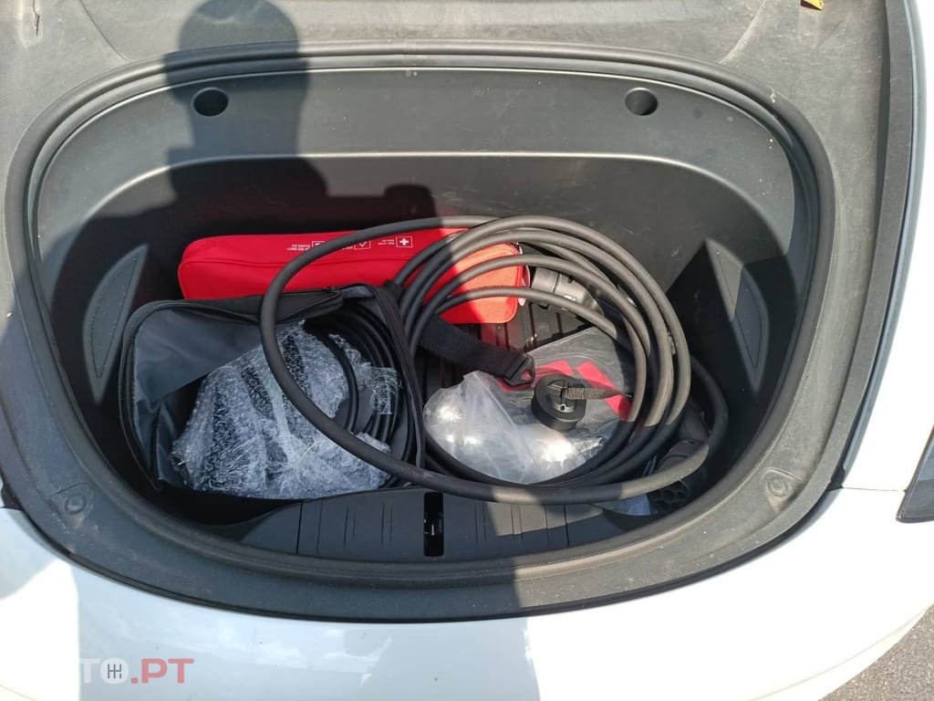 Tesla Model 3 Long Range AWD — fotografia 17