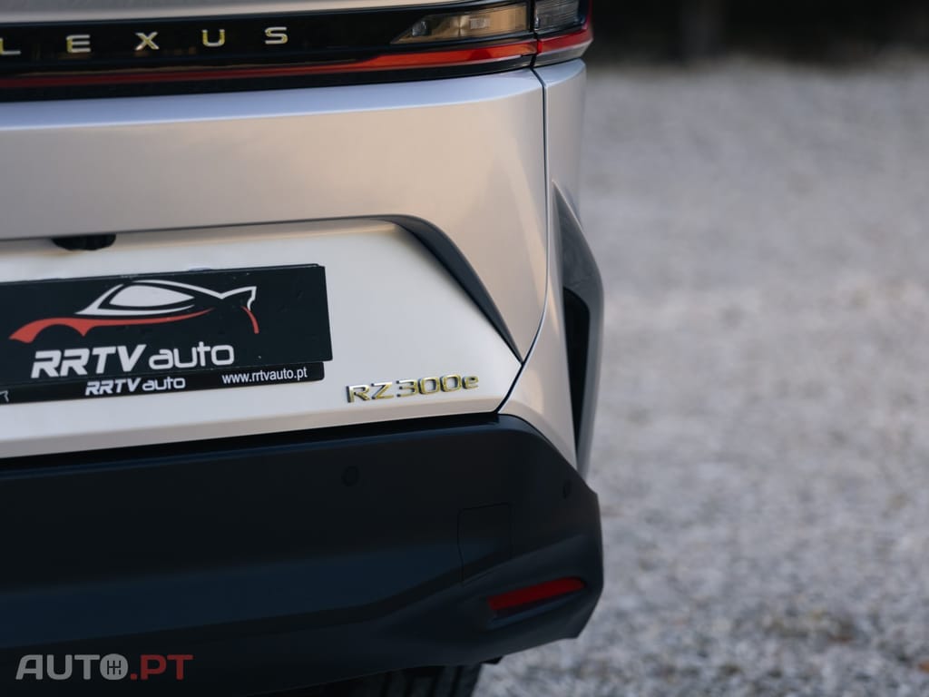 Lexus RZ Premium