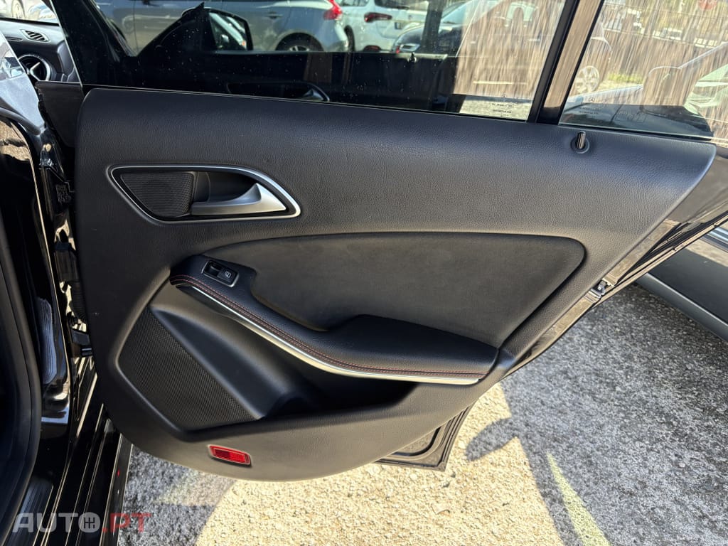 Mercedes-Benz CLA 180 AMG Line