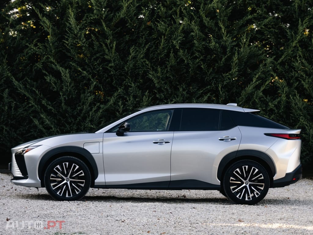 Lexus RZ Premium