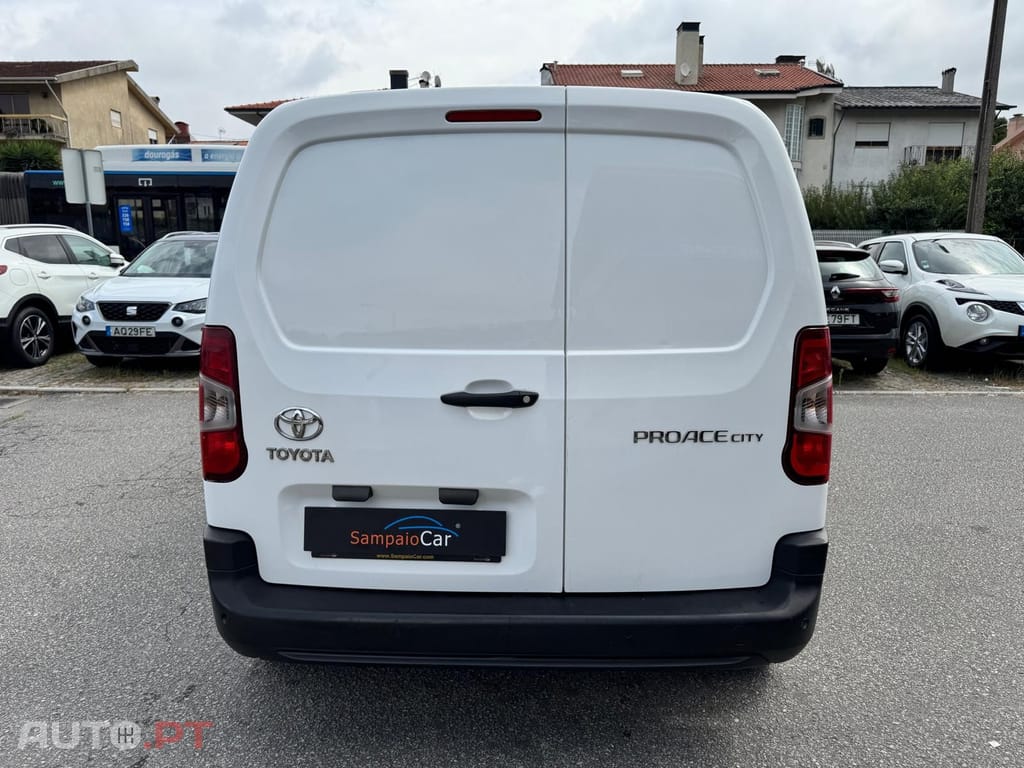 Toyota Proace 1.5D L1 Comfort - IVA DEDUTÍVEL
