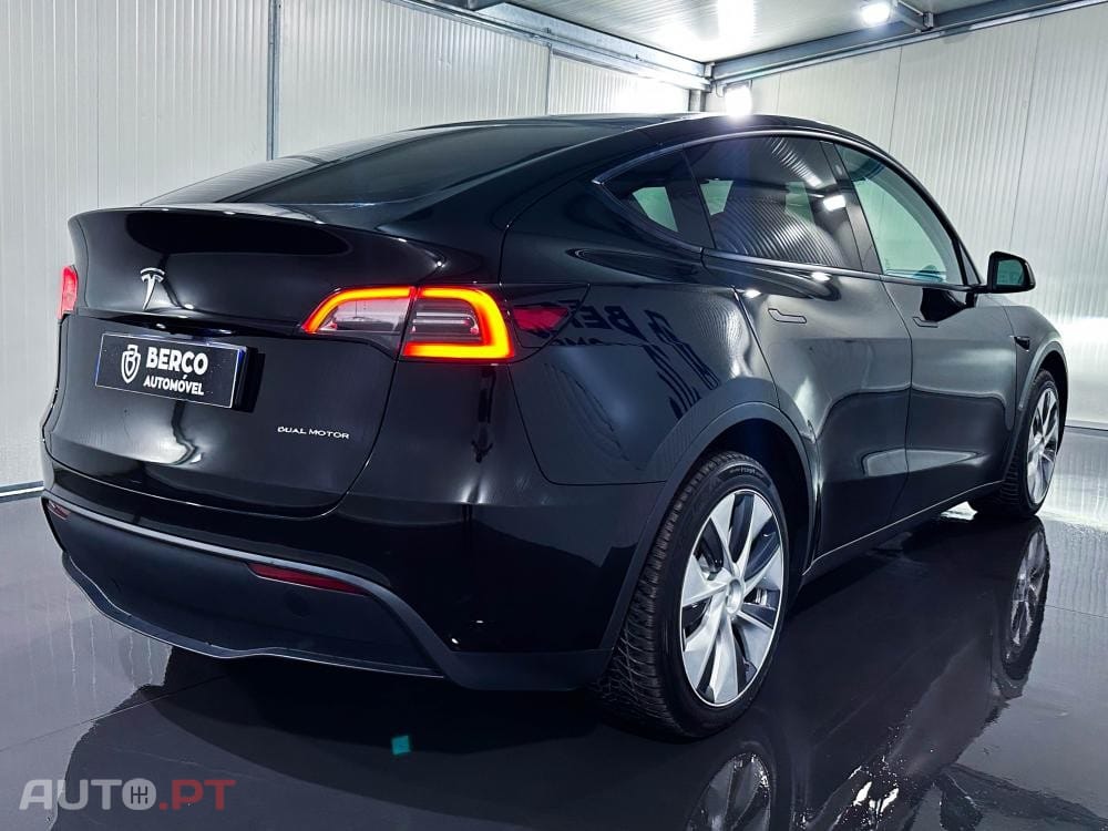 Tesla Model Y Long Range Dual Motor AWD
