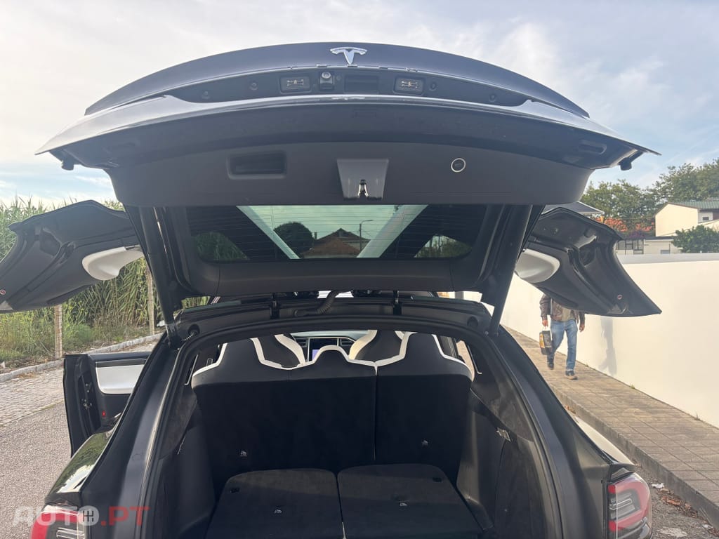 Tesla Model X 100 kWh Long Range Plus AWD