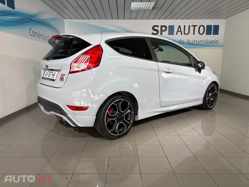 Ford Fiesta 1.6 EcoBoost ST200