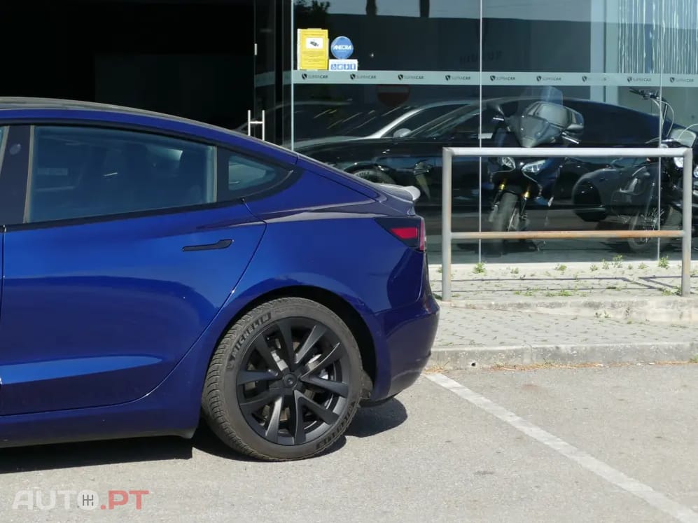 Tesla Model 3 Tração Traseira