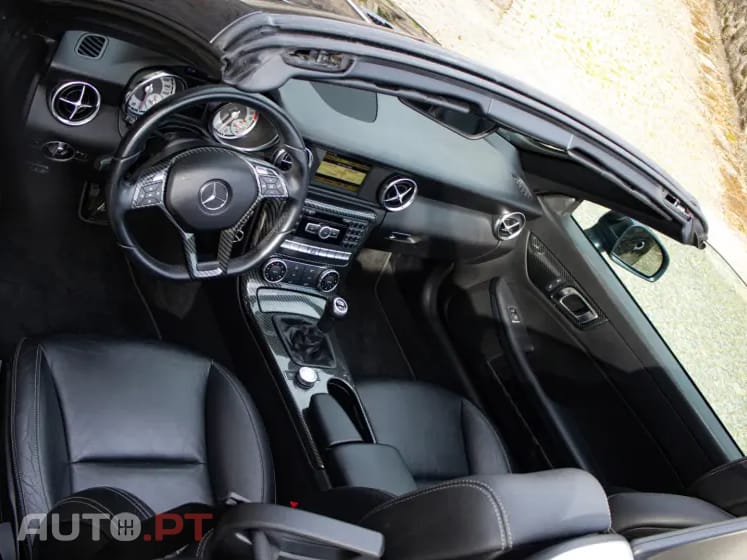 Mercedes-Benz SLK 200 Outro