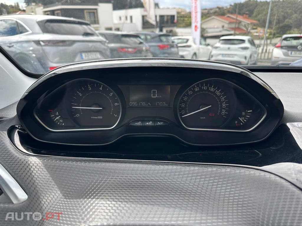 Peugeot 208 1.2 PureTech Signature