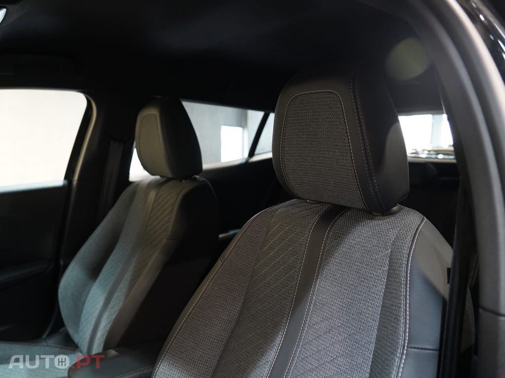 Peugeot 2008 1.2 Hybrid Allure e-DCS6