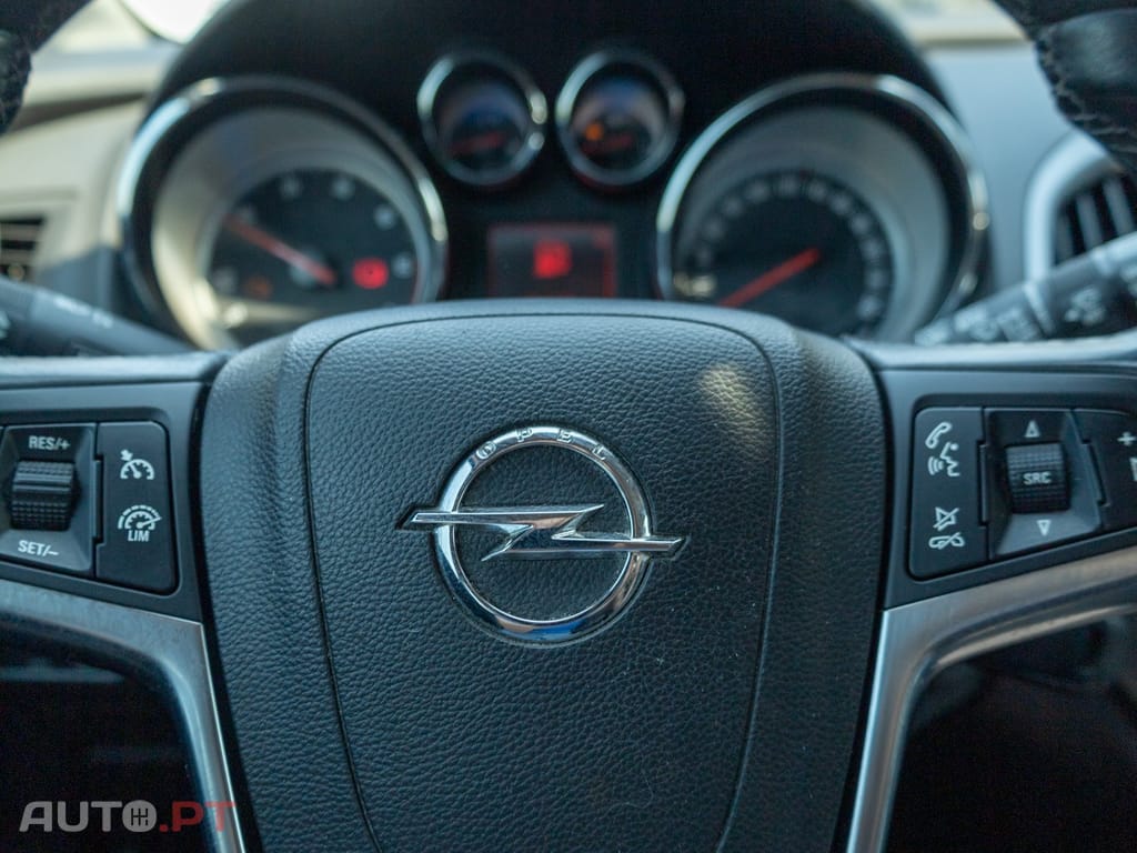 Opel Astra Outro