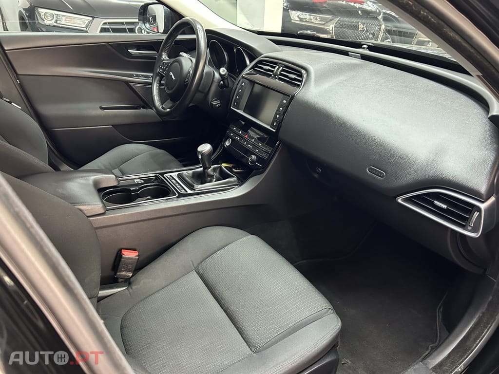 Jaguar XE 2.0 D Prestige