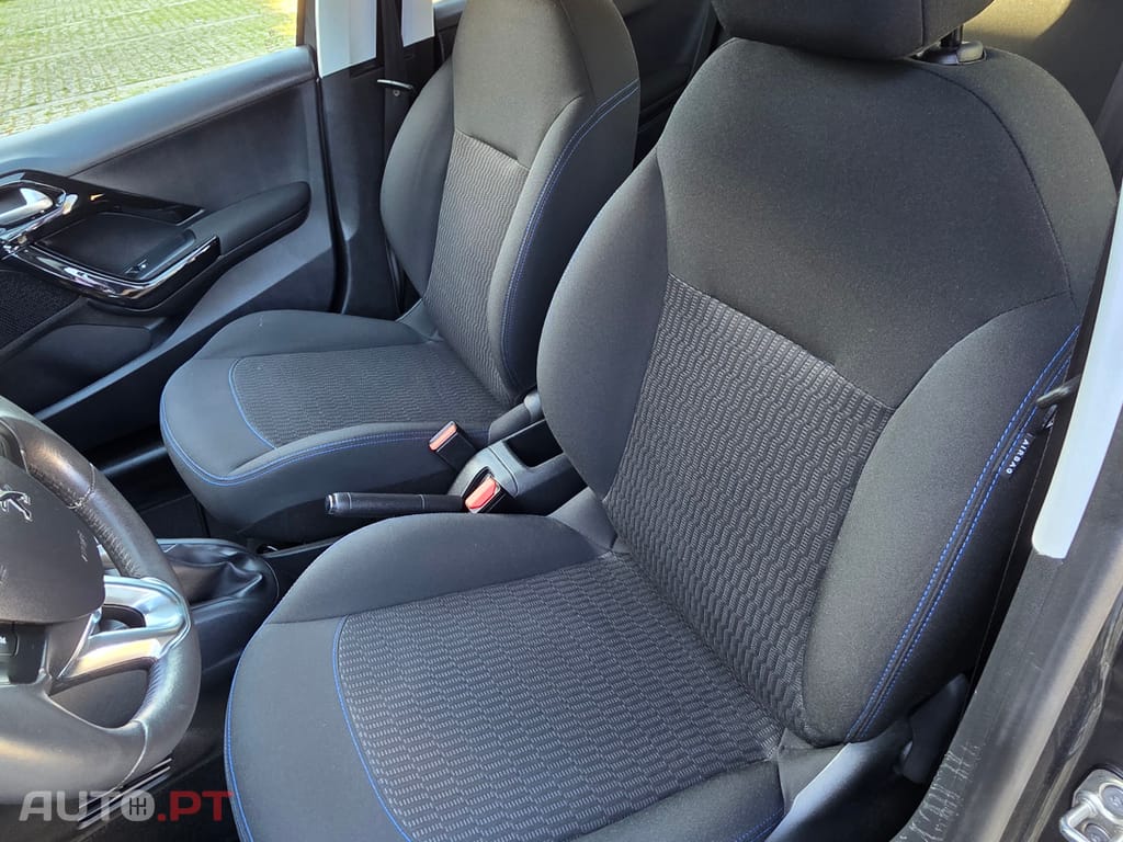 Peugeot 208 1.2 STYLE