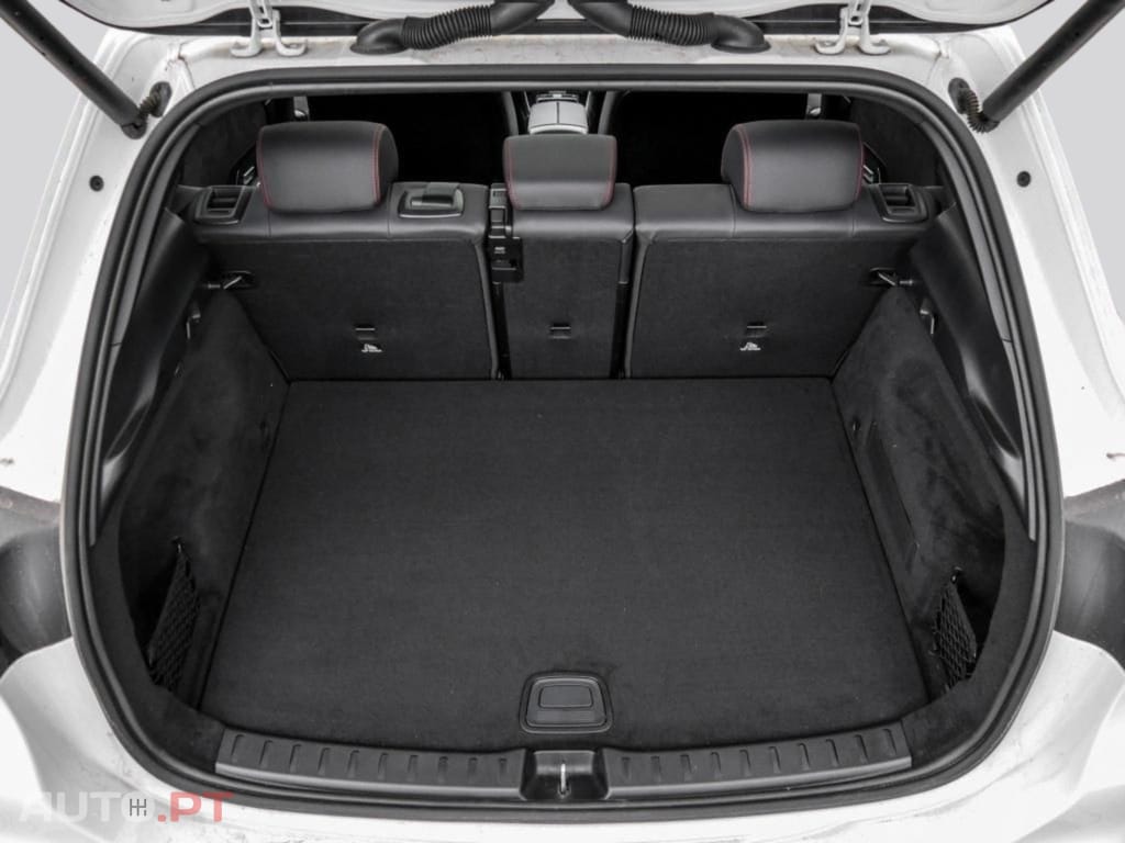 Mercedes-Benz EQA 300 4M AMG I.V.A DEDUTIVEL 