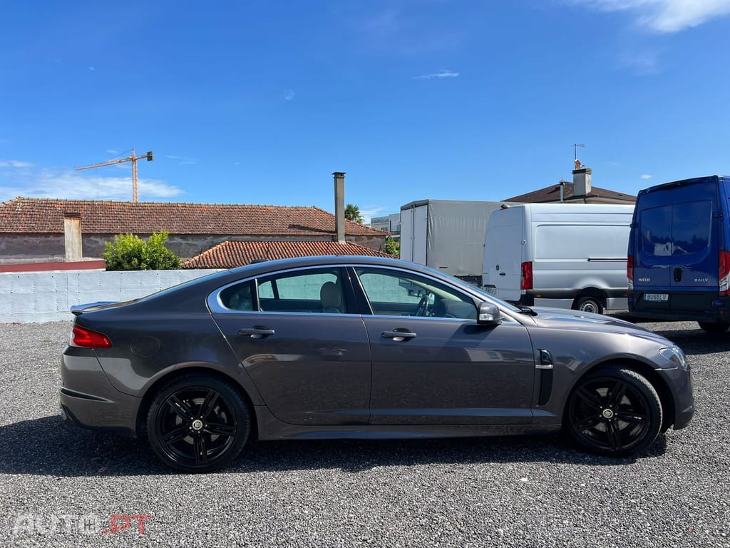 Jaguar XF 2.7 D V6 Luxury