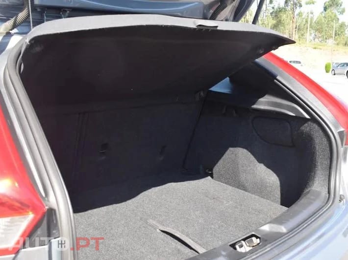 Volvo V40 Cross Country Outro
