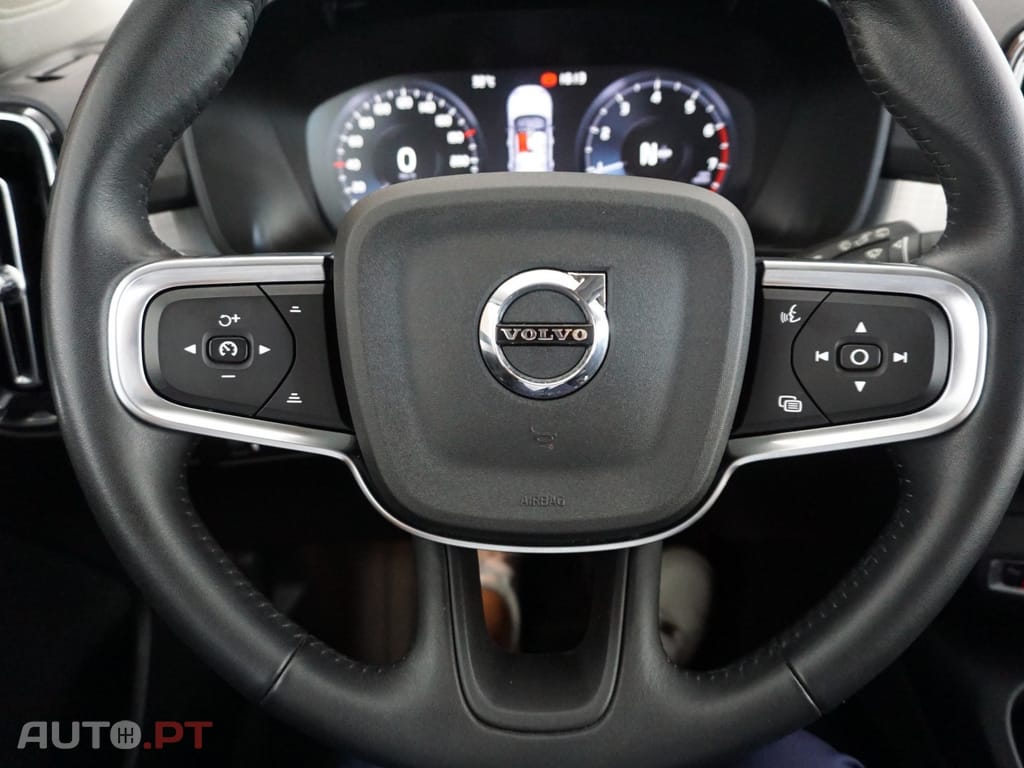 Volvo XC40 1.5 T2 Momentum Plus