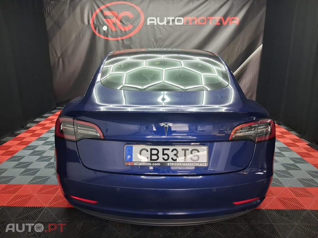 Tesla Model 3 Tração Traseira