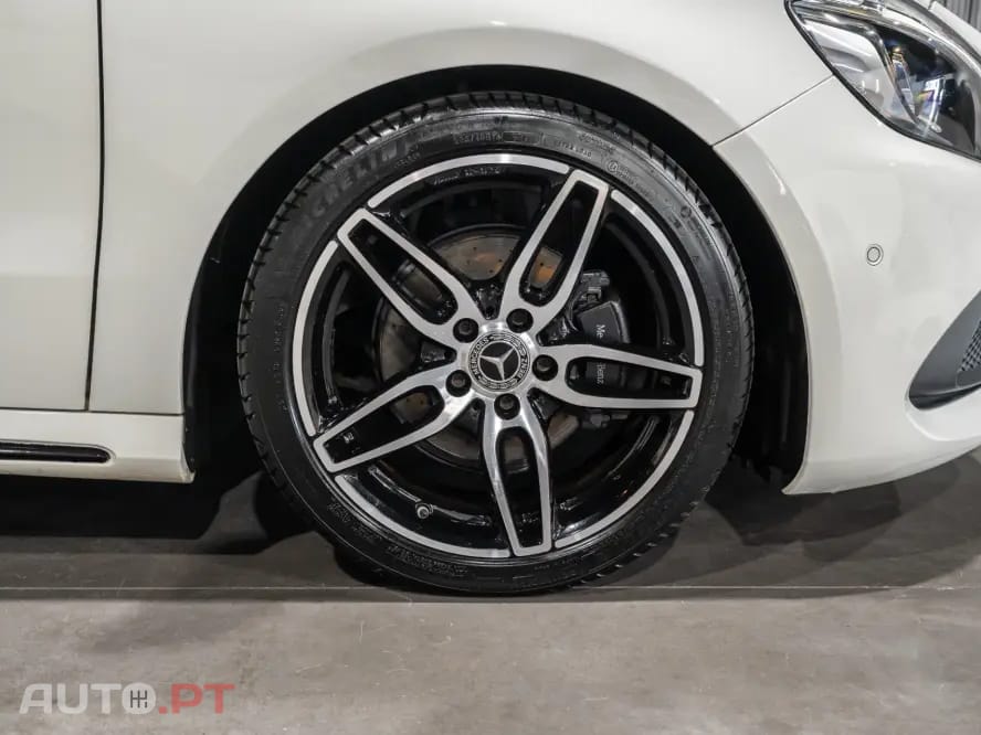 Mercedes-Benz A 180 AMG Line