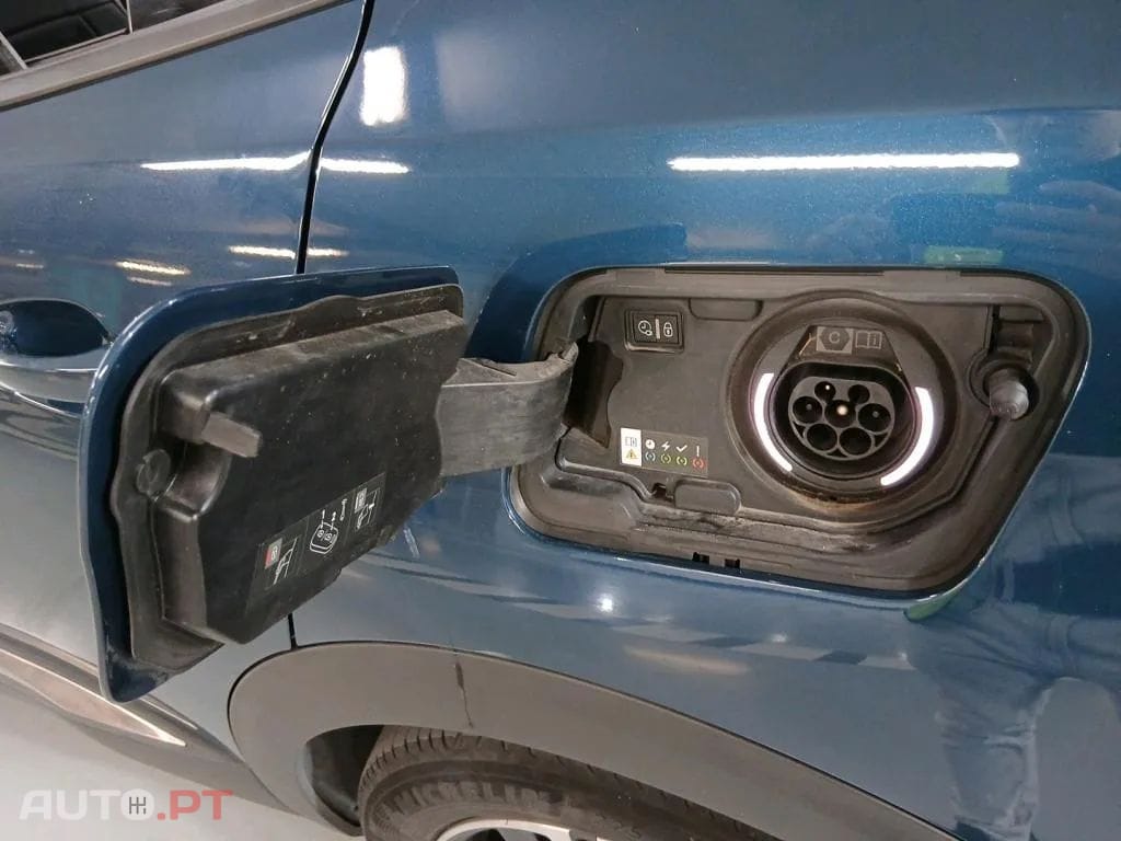 Peugeot 3008 1.6 Hybrid Allure e-EAT8